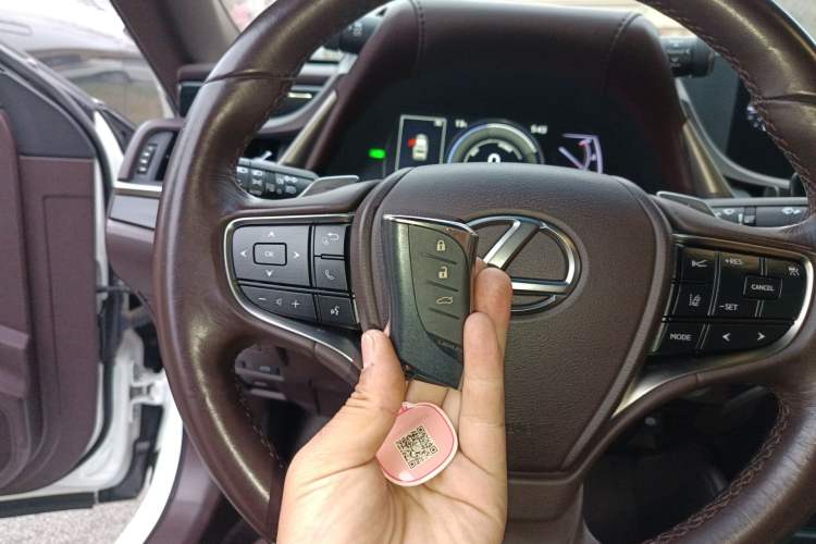 Used Lexus ES 2018 300h Premier Edition China VI Standard Vehicle Key