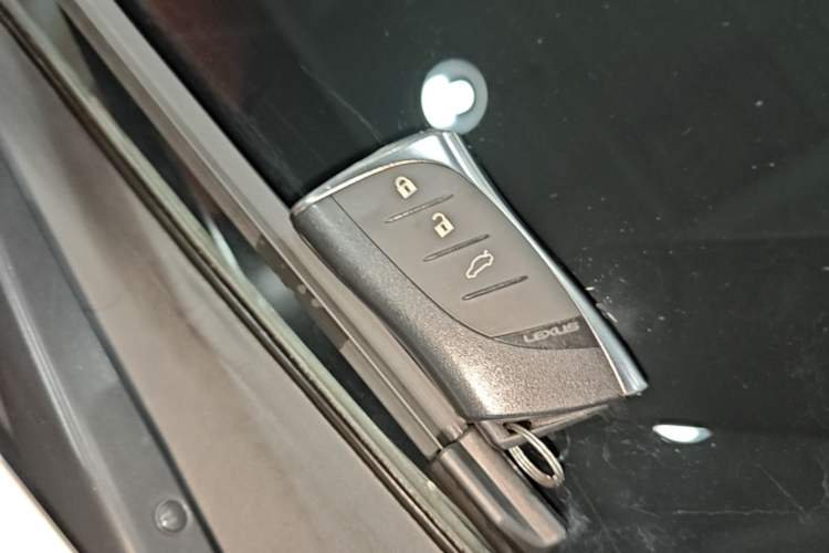 Used Lexus ES 2018 300h Premier Edition China V Standard Vehicle Key