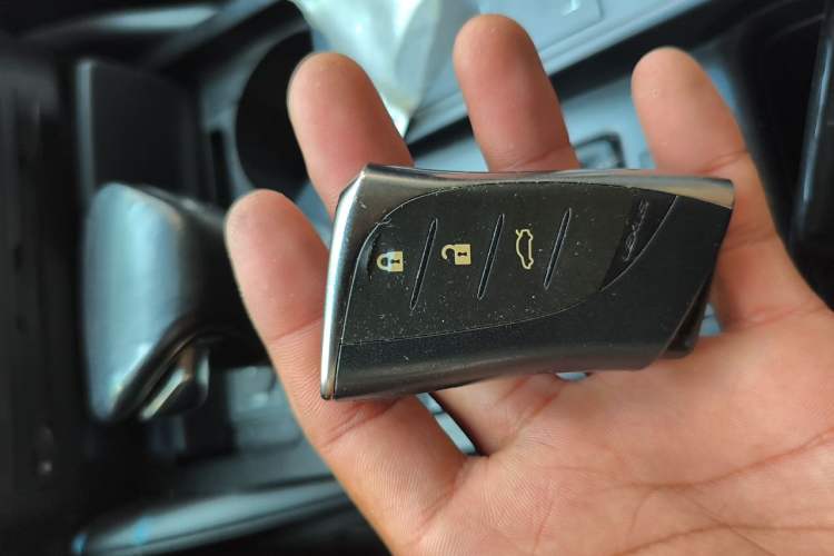 Used Lexus ES 2018 200 Excellence Edition China VI Standard Vehicle Key