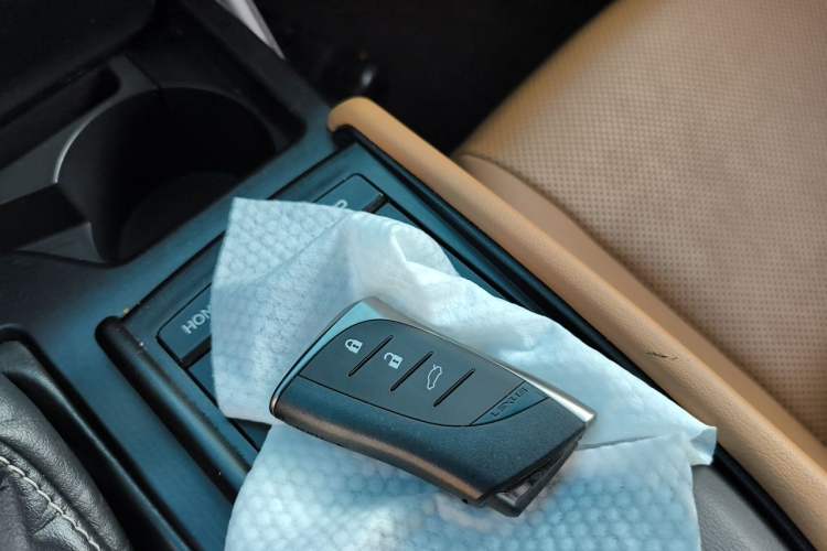 Used Lexus ES 2018 200 Excellence Edition China V Standard Vehicle Key