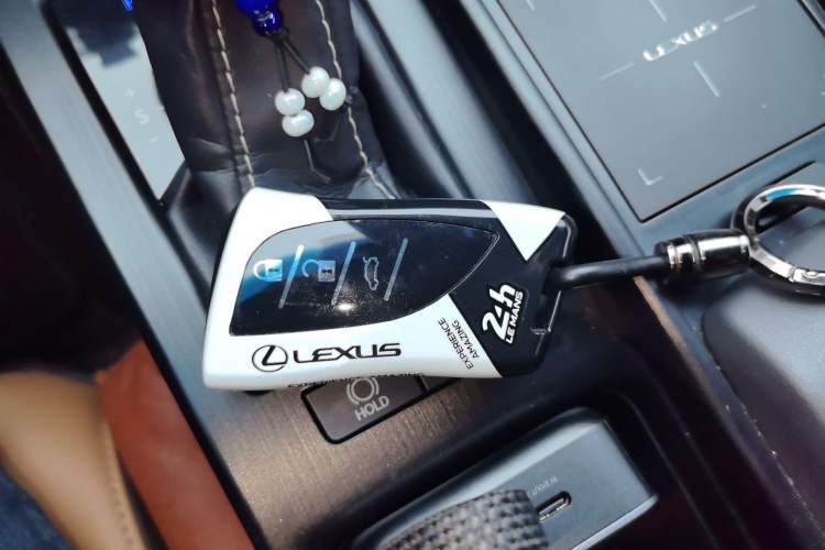 Used Lexus ES 2018 200 Excellence Edition China V Standard Vehicle Key