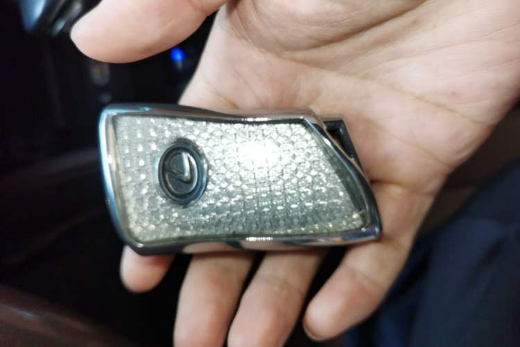 Used Lexus ES 2018 200 Excellence Edition China V Standard Vehicle Key