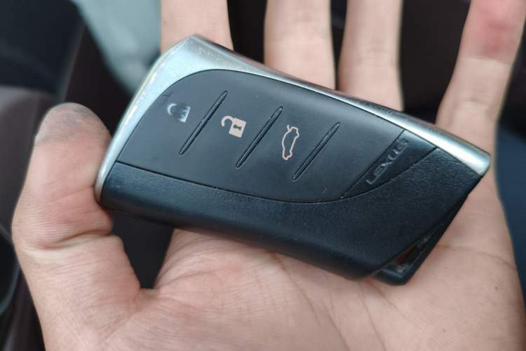 Used Lexus ES 2018 200 Excellence Edition China V Standard Vehicle Key