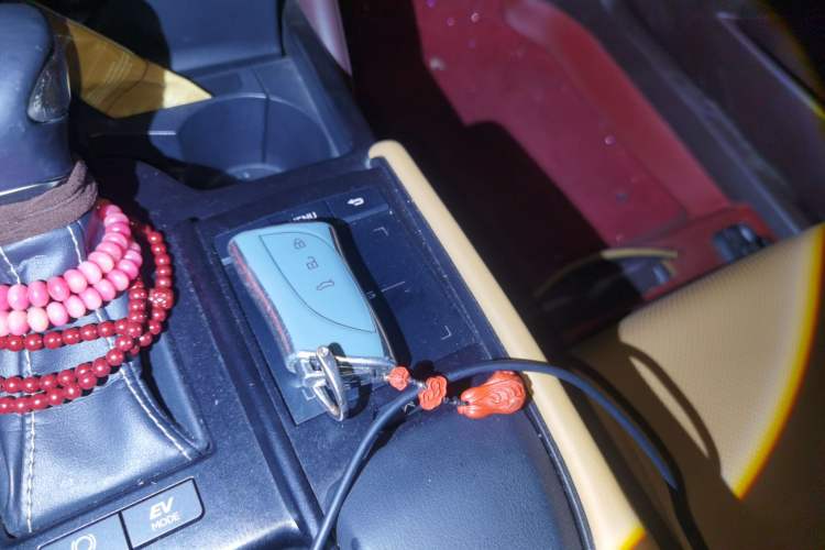 Used Lexus ES 2018 300h Premier Edition China VI Standard Vehicle Key