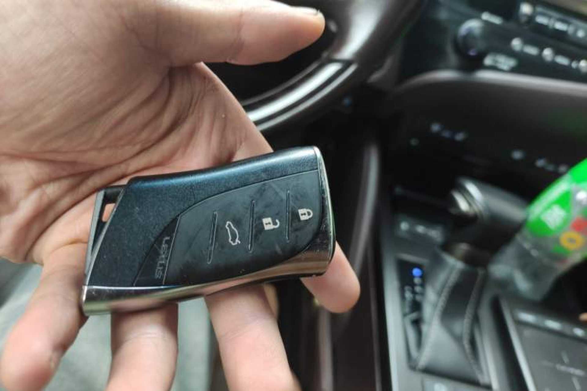 Used Lexus ES 2018 300h Premium Edition China VI Standard Vehicle Key