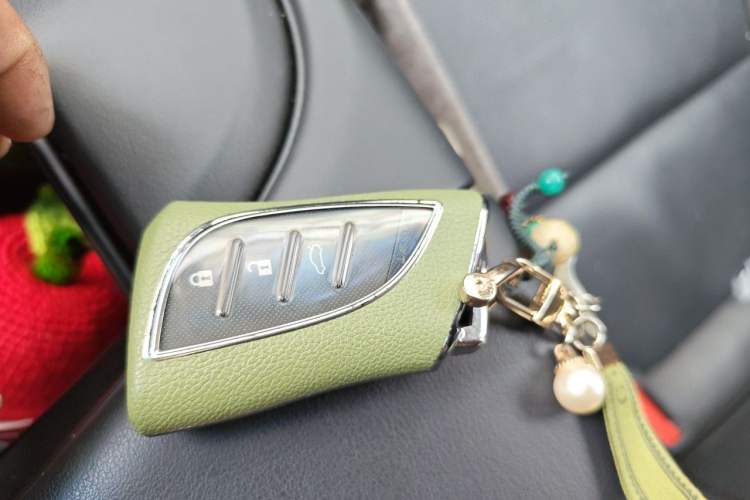 Used Lexus ES 2018 200 Excellence Edition China V Standard Vehicle Key
