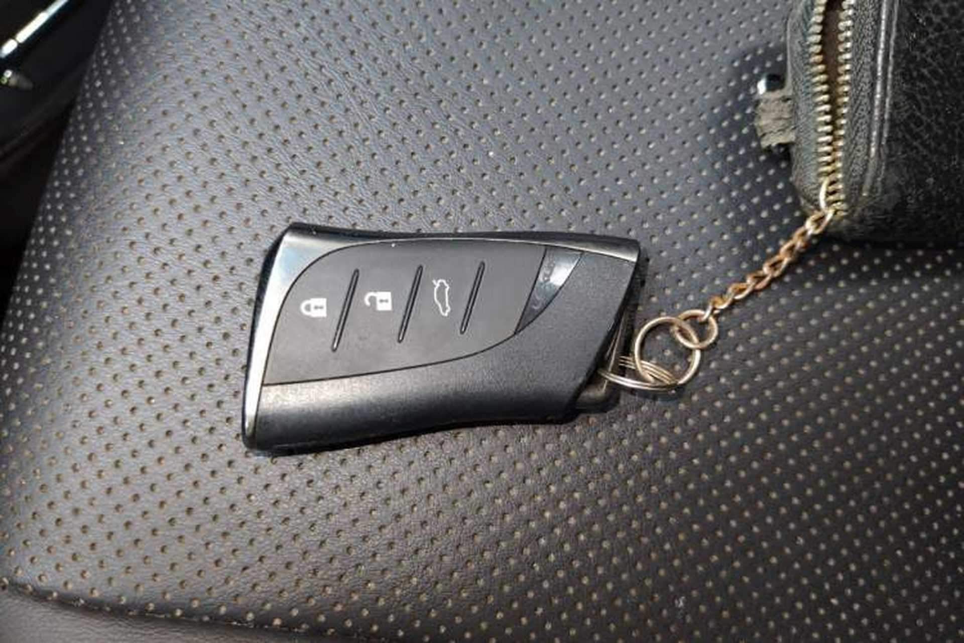 Used Lexus ES 2018 200 Excellence Edition China V Standard Vehicle Key