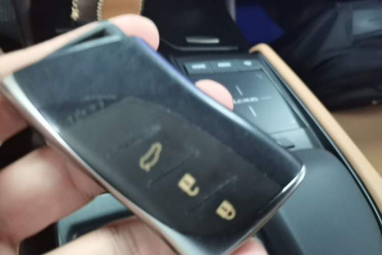 Used Lexus ES 2018 300h Premier Edition China V Standard Vehicle Key
