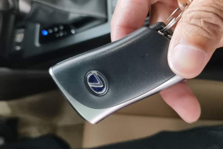 Used Lexus ES 2018 300h Premier Edition China VI Standard Vehicle Key