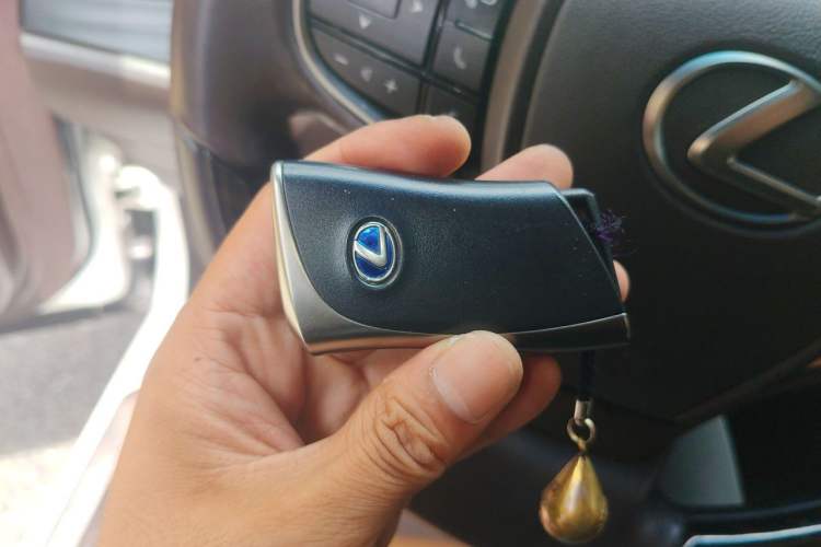 Used Lexus ES 2018 300h Premium Edition China V Standard Vehicle Key