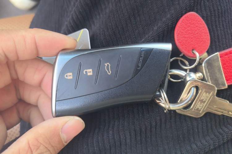 Used Lexus ES 2018 200 Excellence Edition China VI Standard Vehicle Key