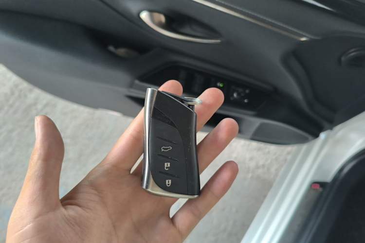 Used Lexus ES 2018 200 Excellence Edition China V Standard Vehicle Key