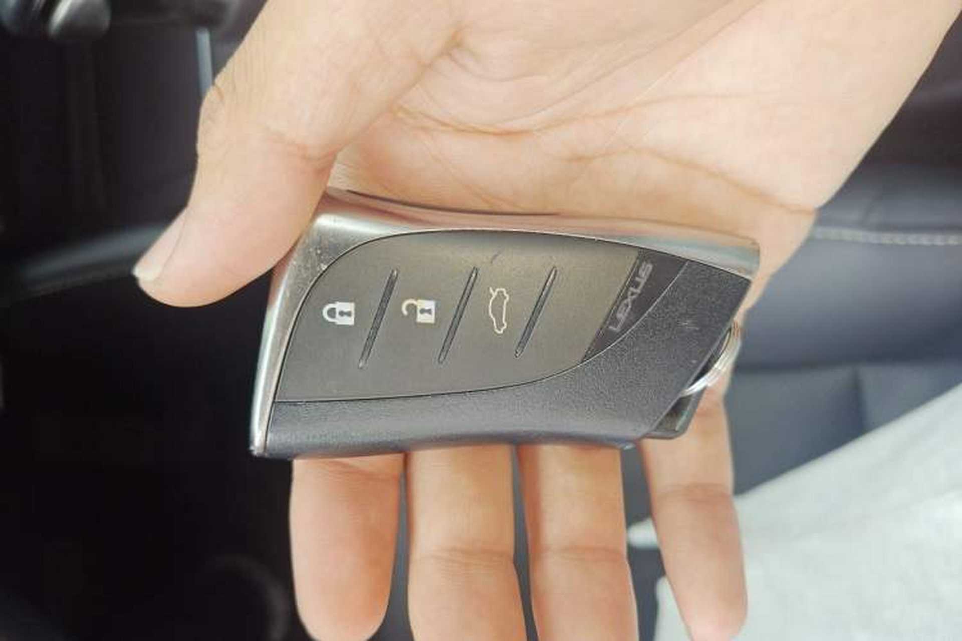 Used Lexus ES 2018 200 Excellence Edition China V Standard Vehicle Key