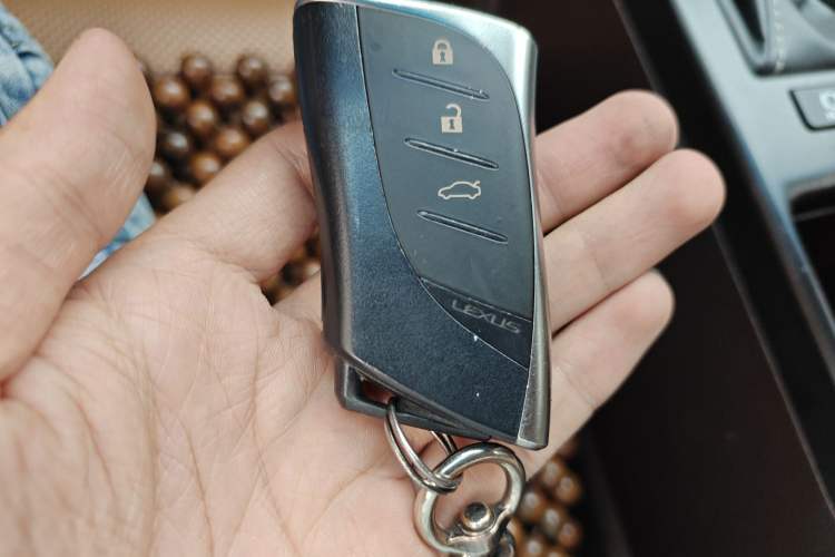 Used Lexus ES 2018 200 Excellence Edition China V Standard Vehicle Key