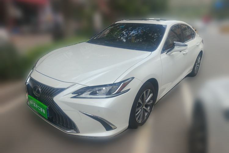 Used Lexus ES 2018 300h Premier Edition China VI Standard Guazi used car, China used car export, Used car for sale, Used cars, Cheapest cars for sale