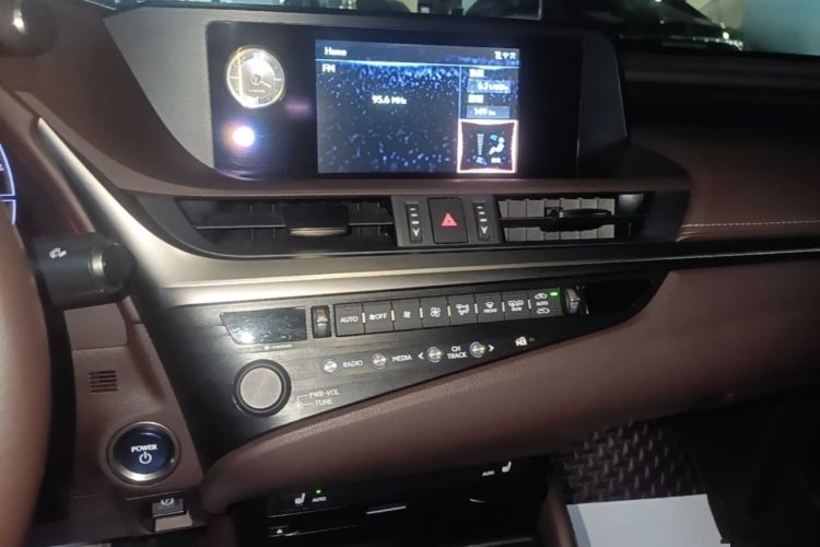 Used Lexus ES 2018 300h Premier Edition China V Standard Audio And AC Panel