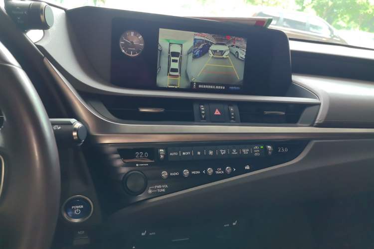 Used Lexus ES 2018 300h Premier Edition China VI Standard Audio And AC Panel