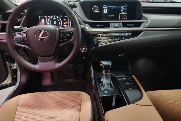 Used Lexus ES 2018 260 Excellence Edition China VI Standard Center Console