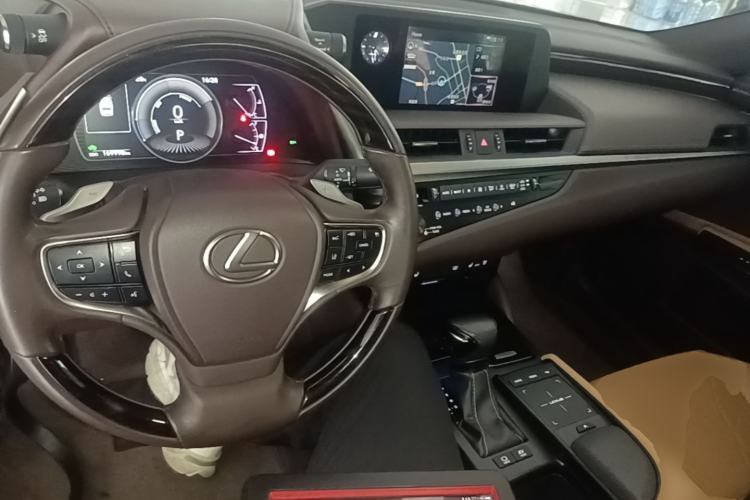 Used Lexus ES 2018 300h Premium Edition China V Standard Center Console