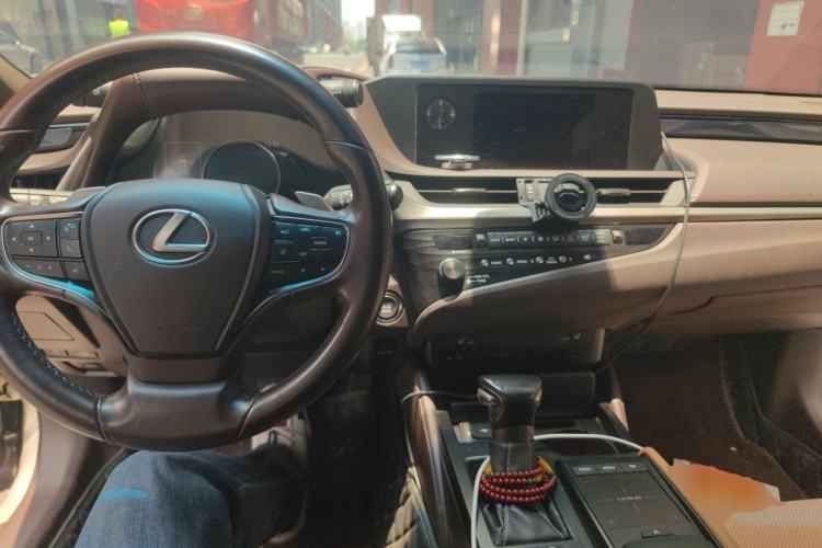 Used Lexus ES 2018 200 Excellence Edition China V Standard Center Console
