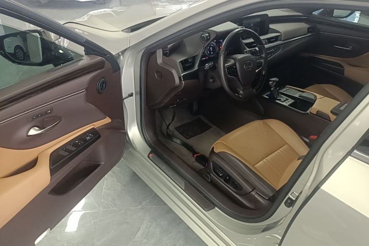 Used Lexus ES 2018 300h Premium Edition China V Standard Driver Seat