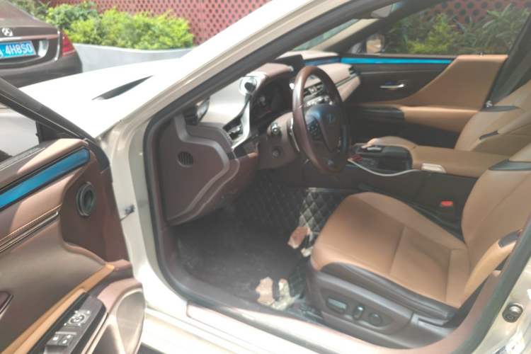 Used Lexus ES 2018 200 Excellence Edition China V Standard Driver Seat