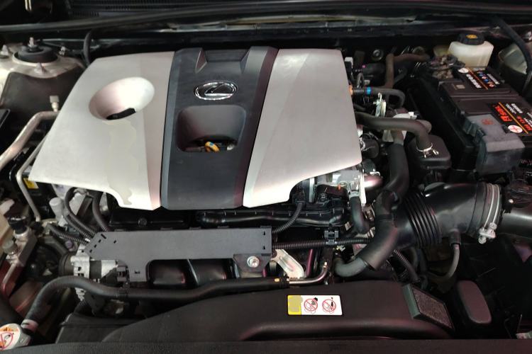 Used Lexus ES 2018 260 Excellence Edition China VI Standard Engine Bay