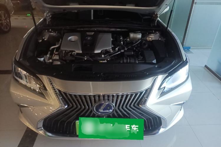 Used Lexus ES 2018 300h Premier Edition China V Standard Engine Bay
