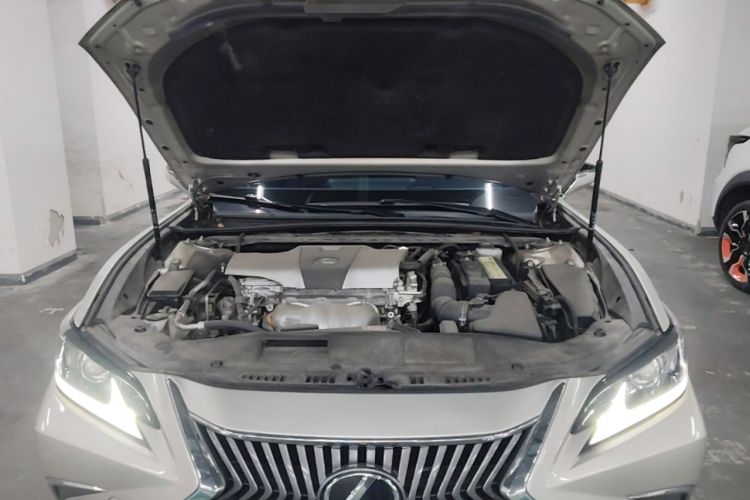 Used Lexus ES 2018 200 Excellence Edition China V Standard Engine Bay