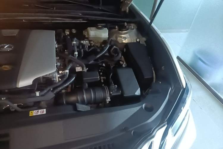 Used Lexus ES 2018 300h Premier Edition China V Standard Engine Bay Left