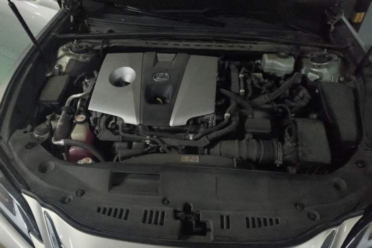 Used Lexus ES 2018 300h Premium Edition China V Standard Engine Bay