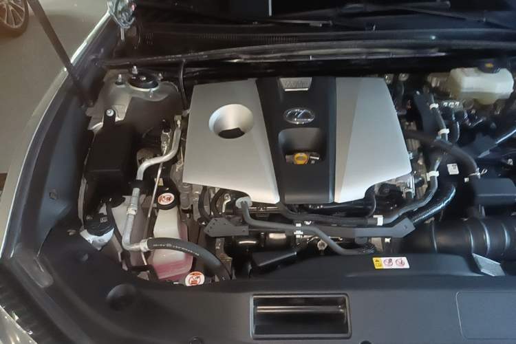 Used Lexus ES 2018 300h Premier Edition China V Standard Engine Bay Right