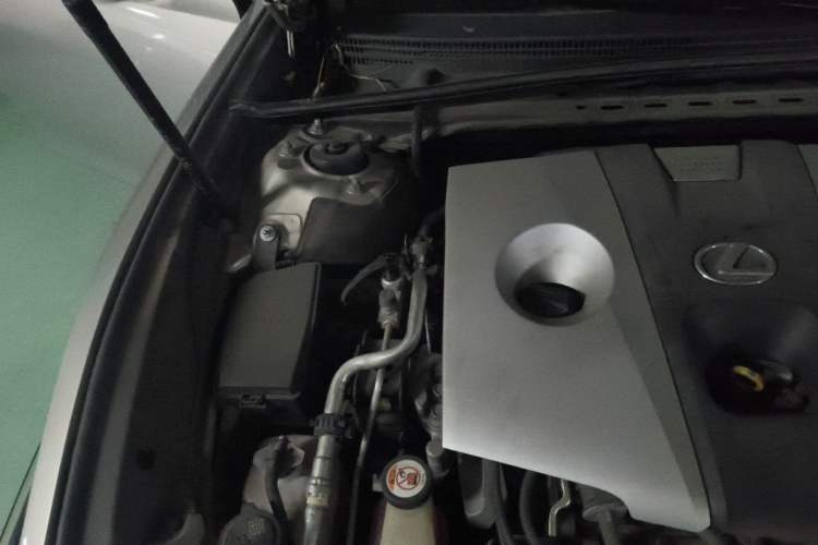 Used Lexus ES 2018 300h Premium Edition China V Standard Engine Bay Right