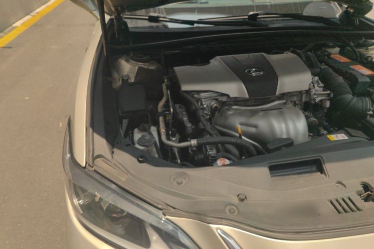 Used Lexus ES 2018 200 Excellence Edition China V Standard Engine Bay Right