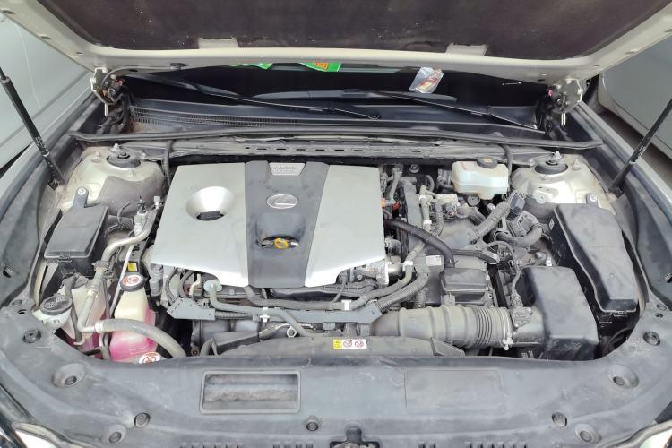 Used Lexus ES 2018 300h Premier Edition China VI Standard Engine Bay