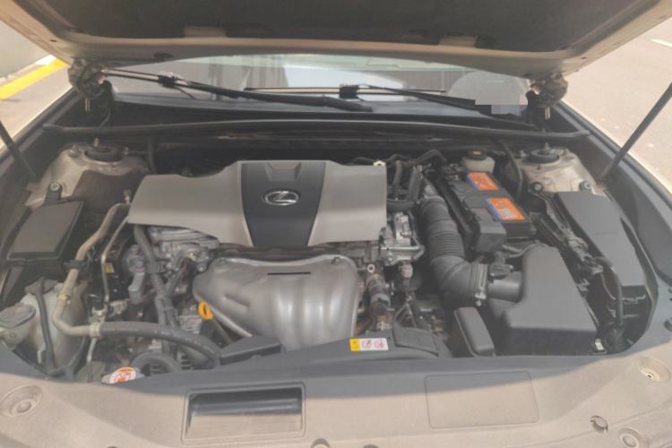 Used Lexus ES 2018 200 Excellence Edition China V Standard Engine Bay