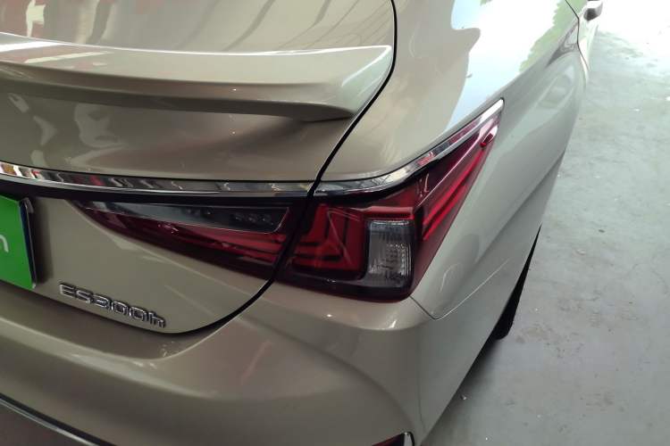 Used Lexus ES 2018 300h Premier Edition China VI Standard Exterior 1