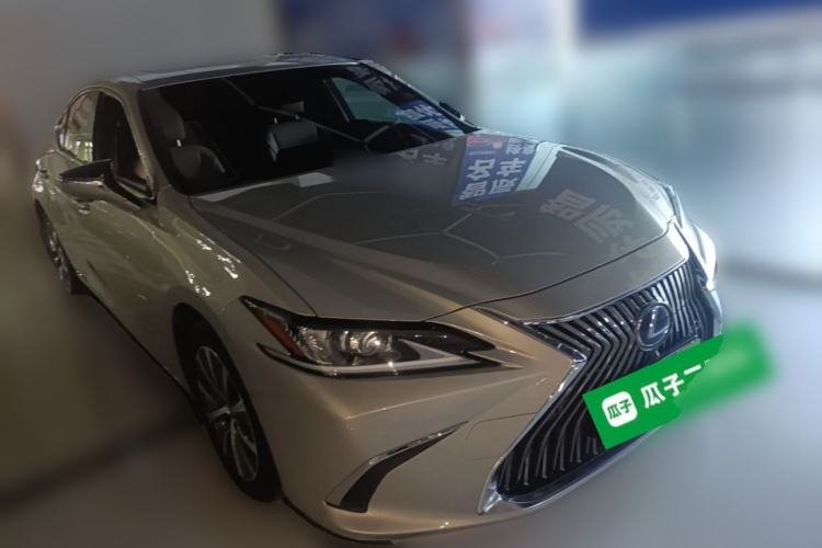 Used Lexus ES 2018 300h Premier Edition China V Standard Front Right 45 Deg