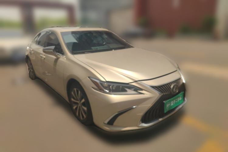Used Lexus ES 2018 200 Excellence Edition China V Standard Front Right 45 Deg