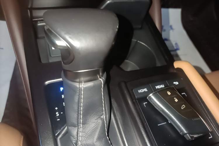 Used Lexus ES 2018 300h Premier Edition China V Standard Gear Lever