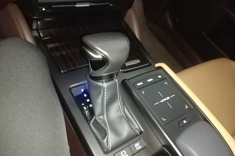 Used Lexus ES 2018 300h Premium Edition China V Standard Gear Lever