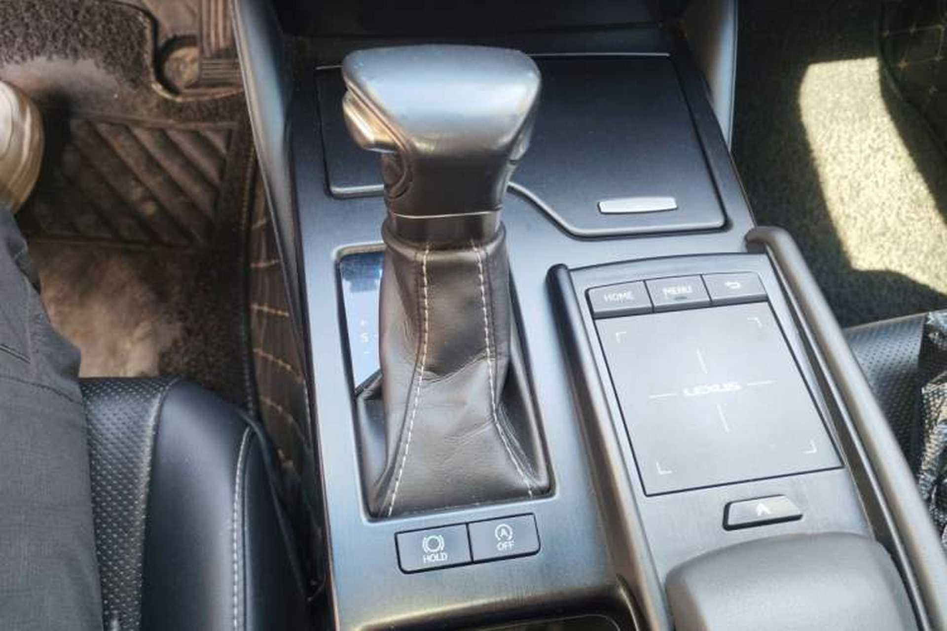Used Lexus ES 2018 200 Excellence Edition China VI Standard Gear Lever