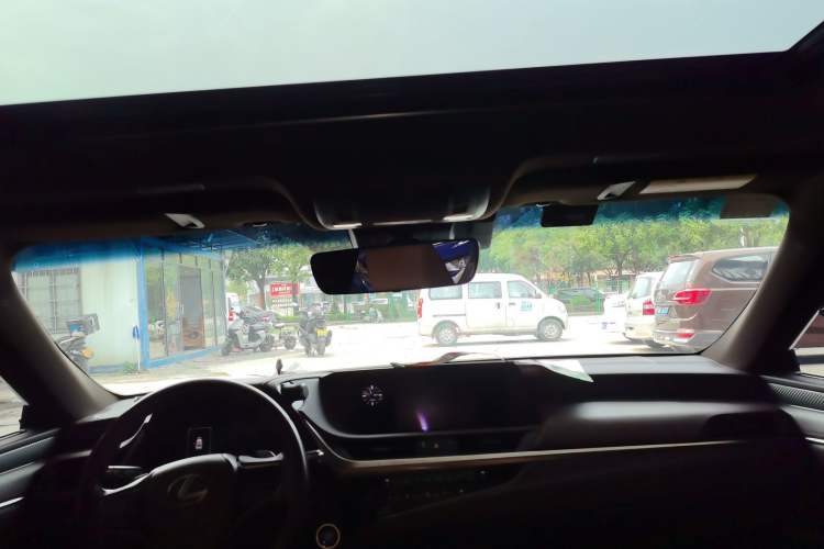 Used Lexus ES 2018 300h Premier Edition China VI Standard Headliner