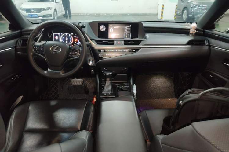 Used Lexus ES 2018 200 Excellence Edition China V Standard Interior 2