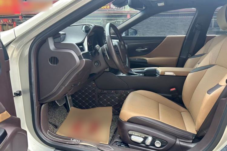 Used Lexus ES 2018 300h Premier Edition China VI Standard Interior 2