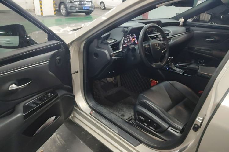 Used Lexus ES 2018 200 Excellence Edition China V Standard Interior 3