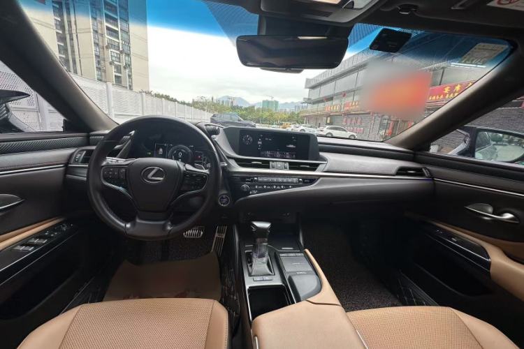 Used Lexus ES 2018 300h Premier Edition China VI Standard Interior 3