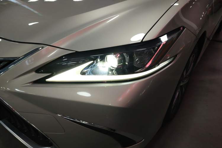 Used Lexus ES 2018 260 Excellence Edition China VI Standard Left Front Headlight