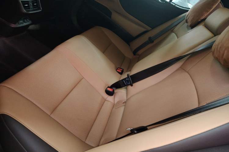 Used Lexus ES 2018 260 Excellence Edition China VI Standard Left Rear Seat