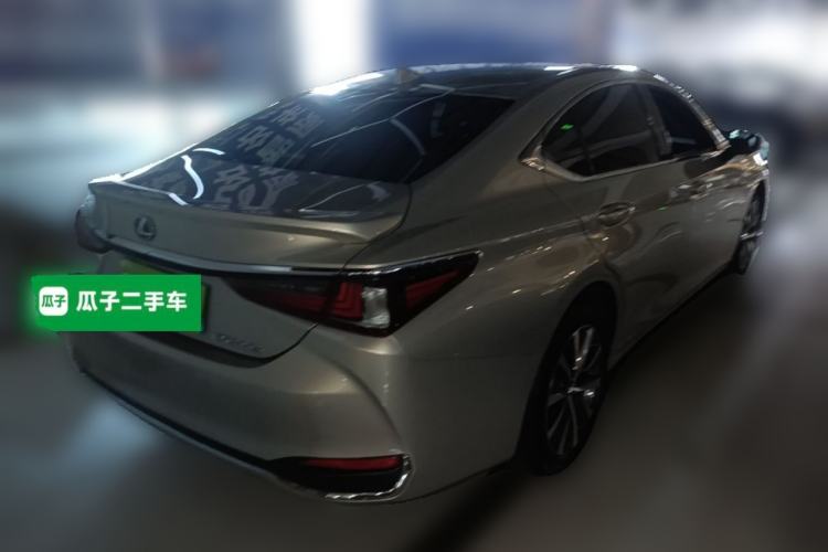 Used Lexus ES 2018 300h Premier Edition China V Standard Rear Right 45 Deg